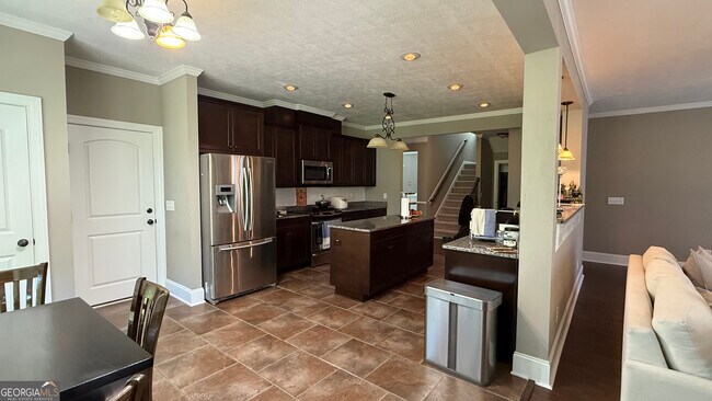 Foto del edificio - 1691 Jamestown Ave