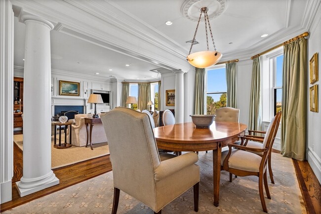 Building Photo - 348 Beacon St