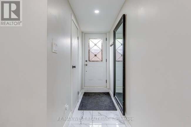 Photo du bâtiment - 878 Blairholm Ave