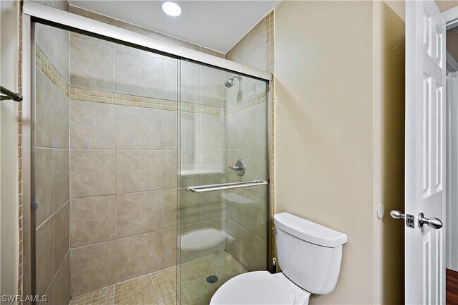 Foto del edificio - 251 Quail Forest Blvd
