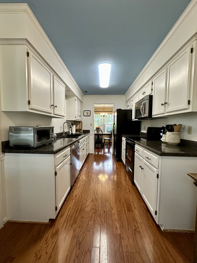 Building Photo - 8312 Chippenham Ln