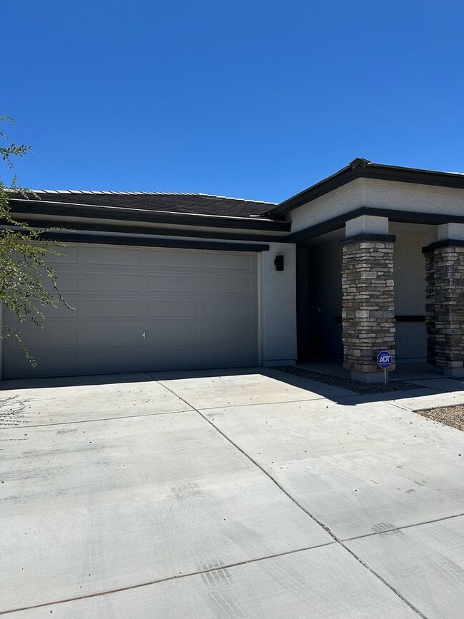 Foto del edificio - Single story 4bedroom home in North Copper Canyon