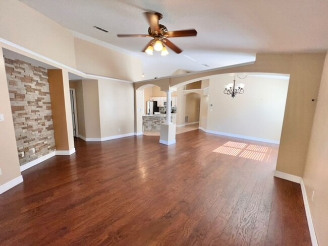 Building Photo - Apopka - 4 Bedroom, 2 Bathroom ( POOL HOME...