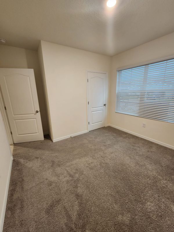 Building Photo - 1051 Griffon Ave
