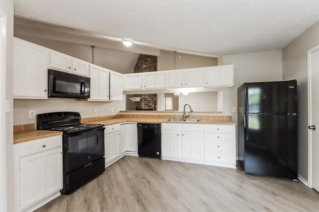 Foto del edificio - 13323 Oak Ledge Dr