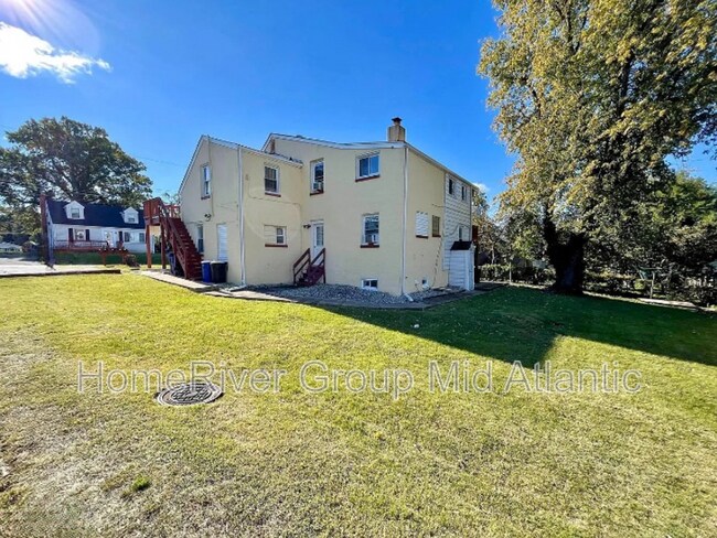 Foto del edificio - 1208 Daniels Ave