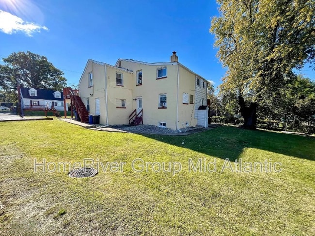 Building Photo - 1208 Daniels Ave