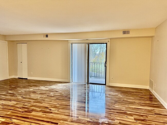 Building Photo - 4700 N Main St