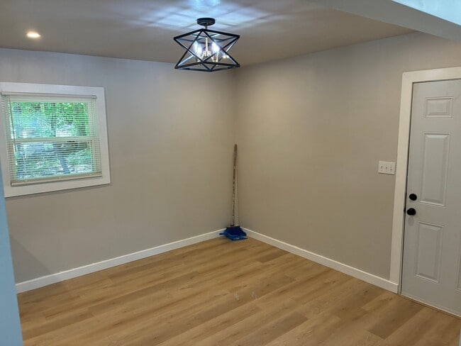 Photo - 6109 Oakwood Cir SW House