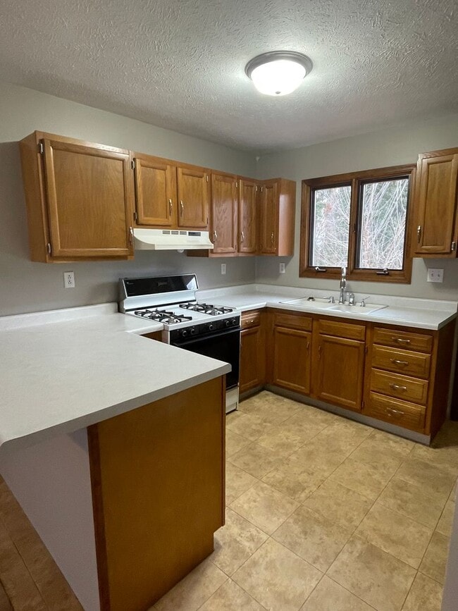 Building Photo - 1 Bedroom Apartment