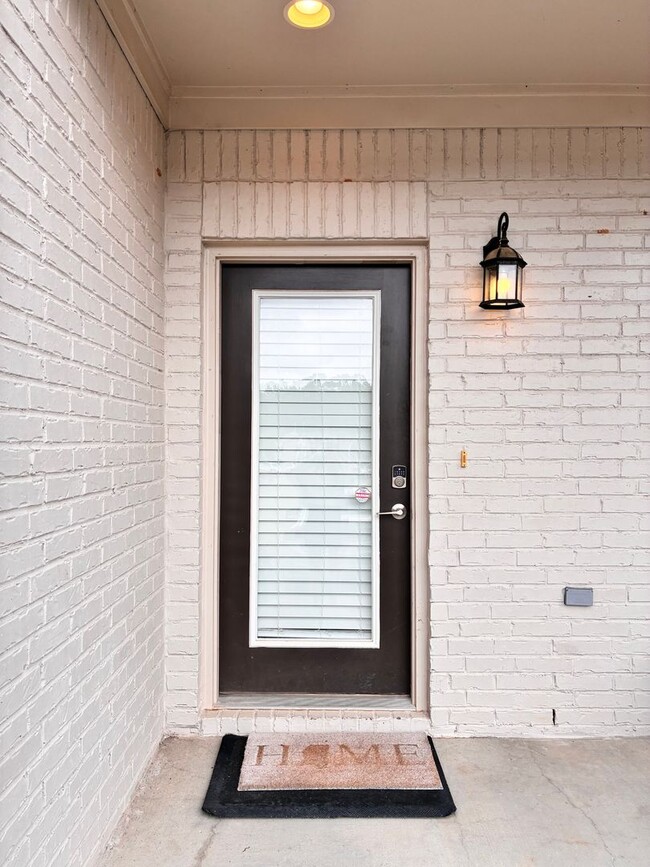 Photo - 4 bed 4.5 bath unit in West End neighborhood! Townhome