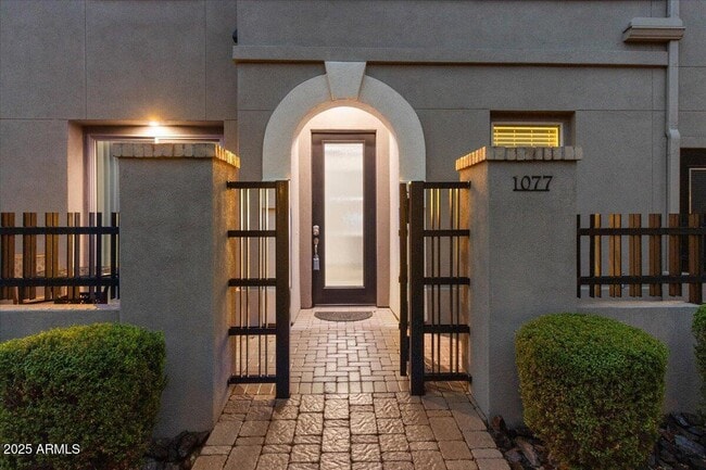Foto del edificio - 6565 E Thomas Rd