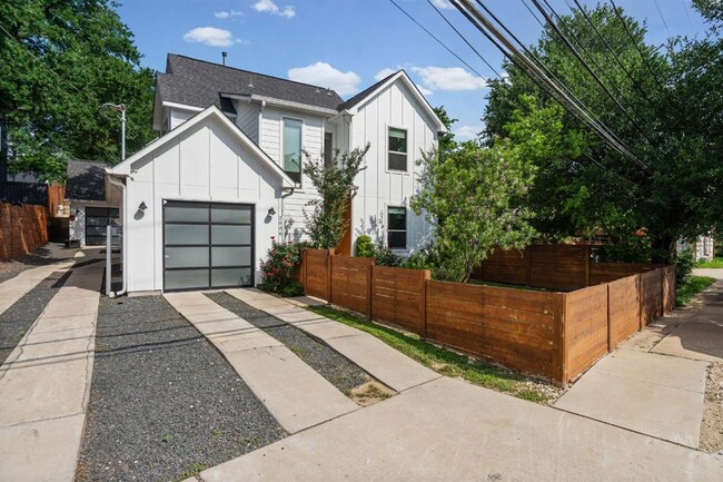 Building Photo - 2906 Webberville Rd