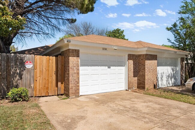 Foto del edificio - Affordable South Fort Worth Half Duplex