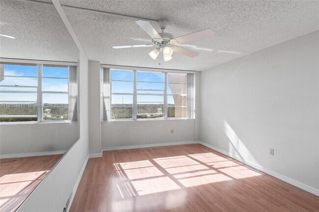 Foto del edificio - 1200 St Charles Pl