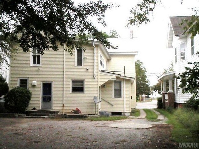 Building Photo - 501 N Road St