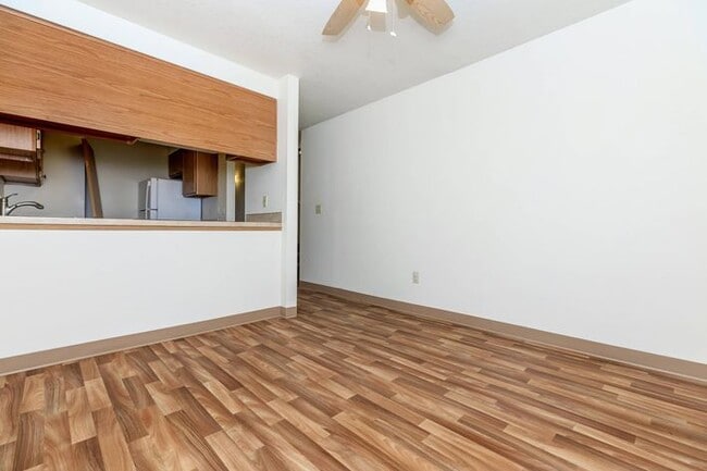 Building Photo - Brightwaters at Redhawk