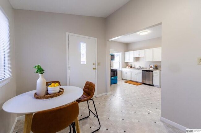 Foto del edificio - 4266 Maple St