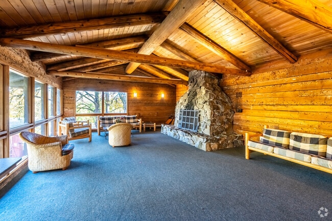 Cabaña - Whisperwood Apartments