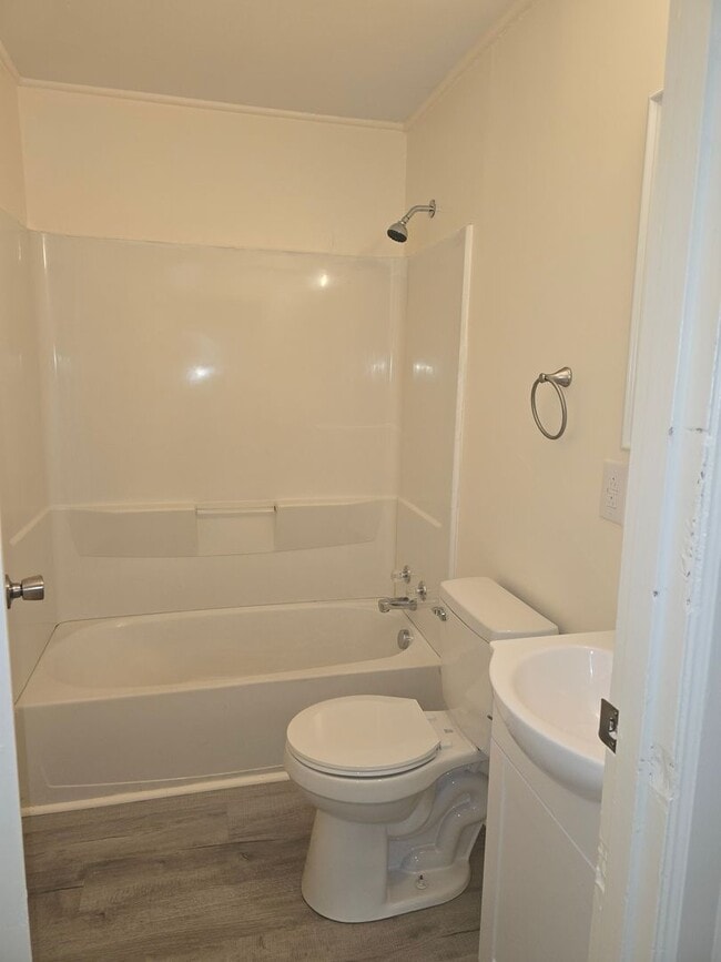 Foto del edificio - R- 903/905 Highland Dr