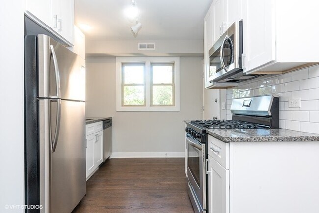 Building Photo - 6515 N Seeley Ave