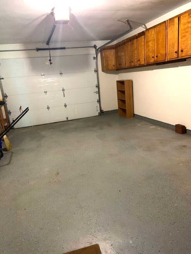Building Photo - 1400 Bayberry Ct S