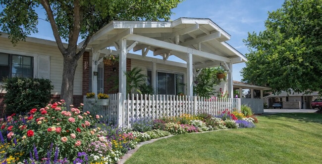 Castle Vista Senior Duplex Community