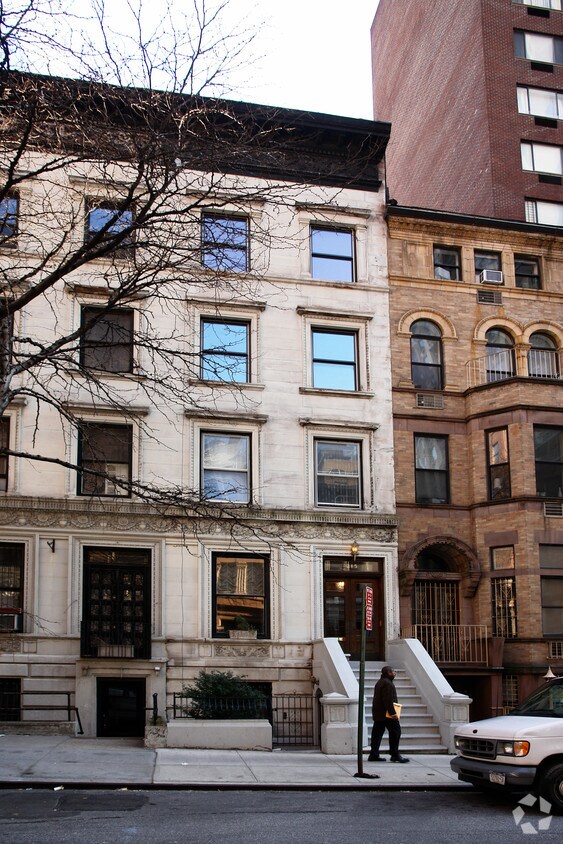 Primary Photo - 215 W 71st St