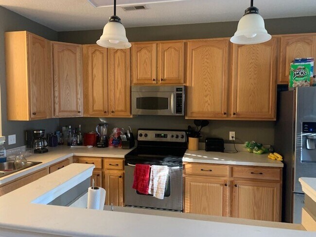 Foto del edificio - Beautiful 3 bedroom home with room for everyone & pets!