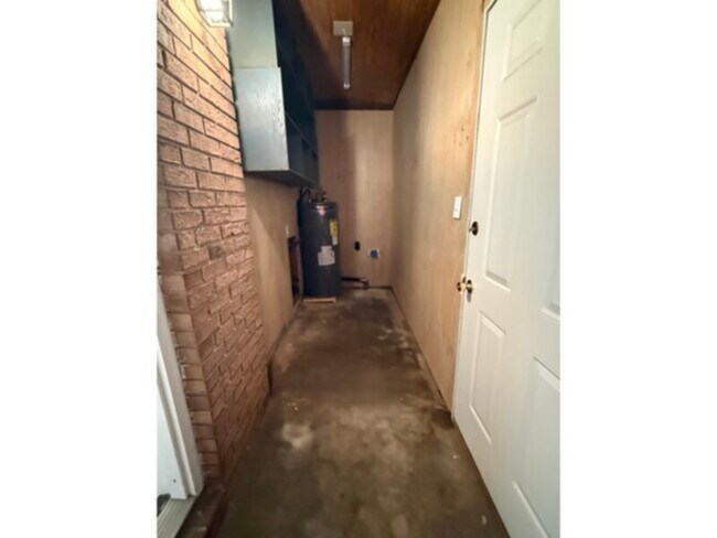 Building Photo - 2605 Talbert St