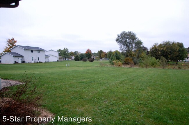 Building Photo - 402 S Silverwood Ln