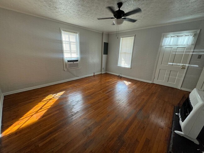 Foto del edificio - 208 N Ave NE
