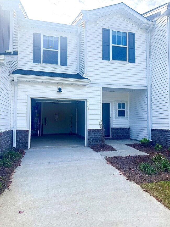Building Photo - 4159 Smt Wds Dr