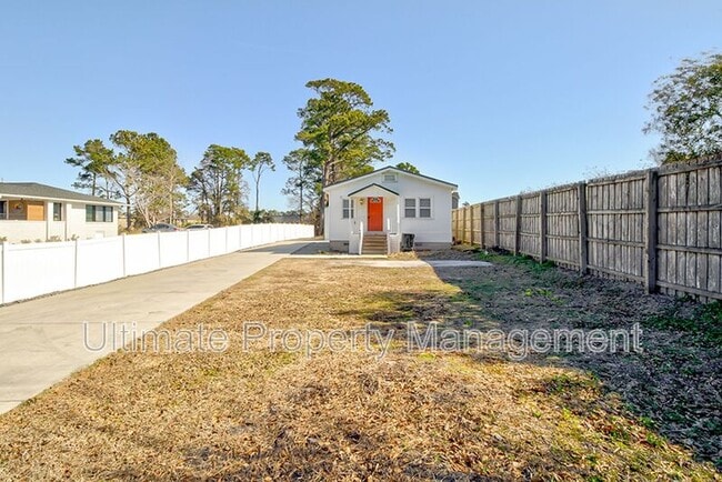Building Photo - 4631 Carolina Beach Rd