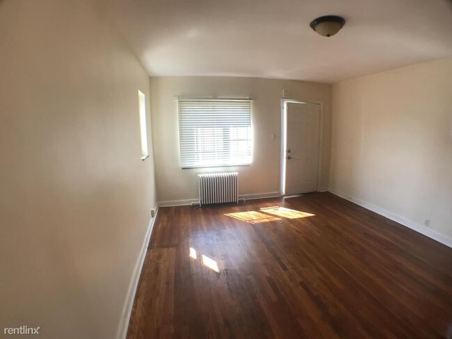 Building Photo - 2 br, 1 bath Townhome - 610 Woodward Ave