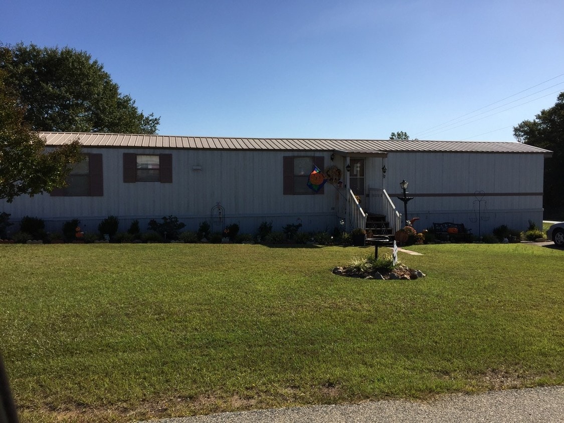Building Photo - 1700 Dewberry Rd