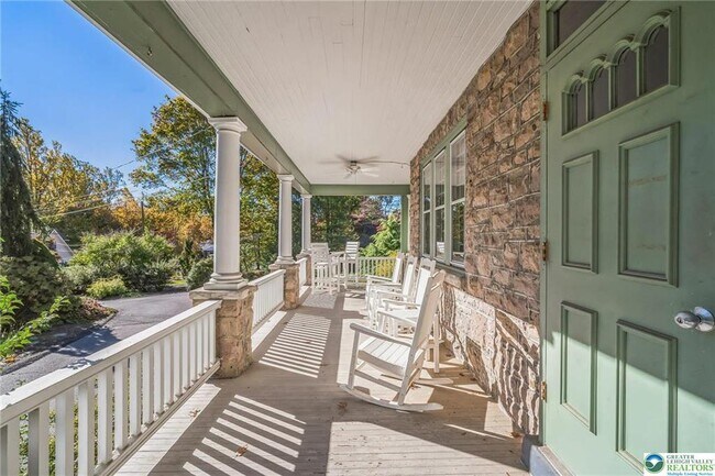 Foto del edificio - 313 Edgewood Dr