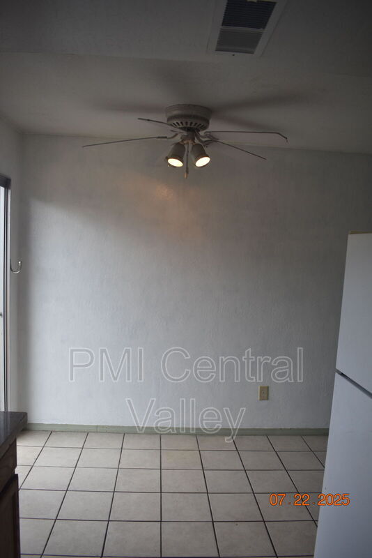 Foto del edificio - 119 E Grove St