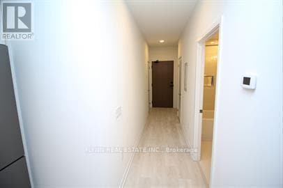 Building Photo - 225 Sumach St