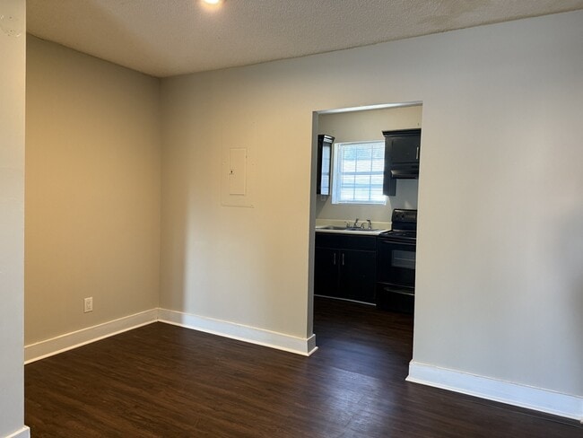 Building Photo - 207 W Memorial Dr