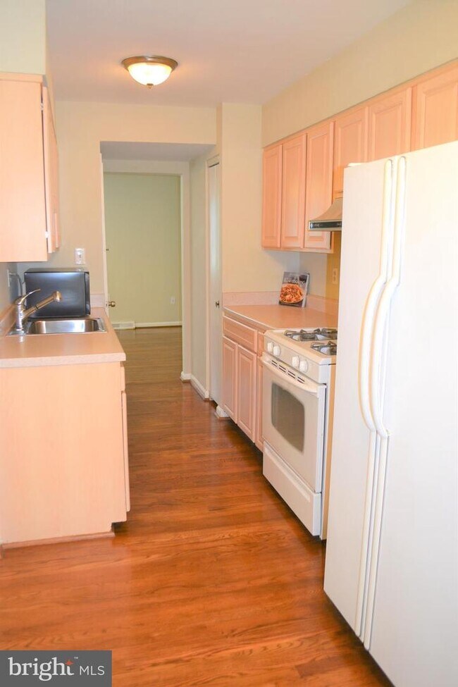 Foto del edificio - 9926 Lakepointe Ct