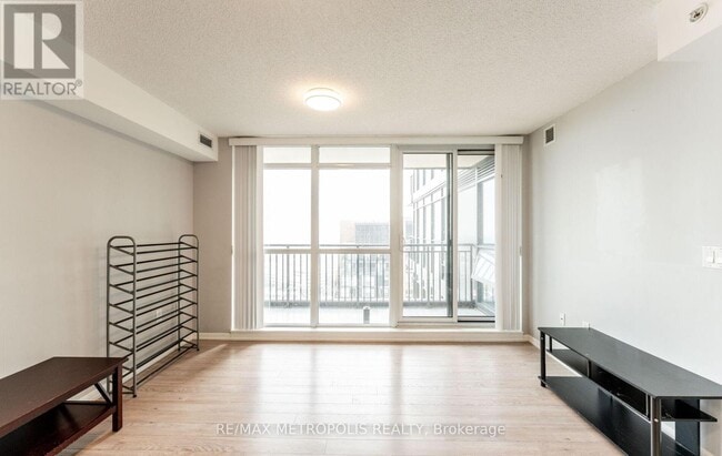 Building Photo - 830-2830 Lawrence Ave W
