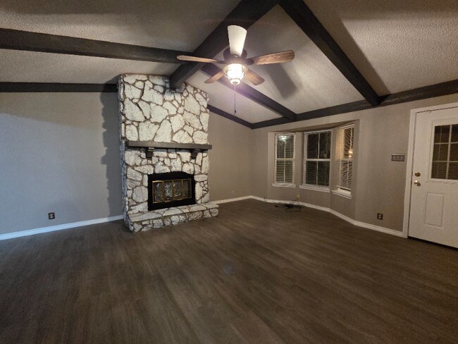 Foto del edificio - 174 Ramona Dr