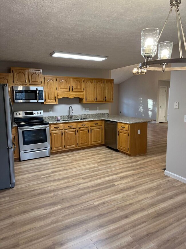 Foto del edificio - IN TOWN Convenience * available for a 12 month lease*