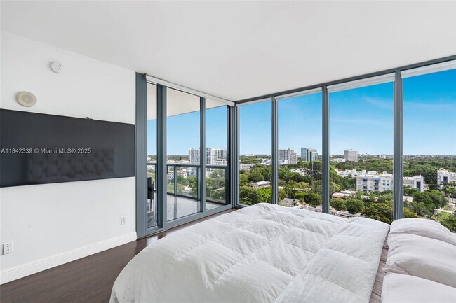 Foto del edificio - 601 NE 36th St