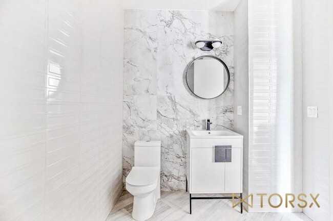 Foto del edificio - 2 bedroom in BRONX NY 10454