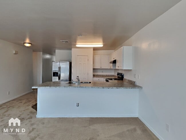Building Photo - 953 Kachina Dr