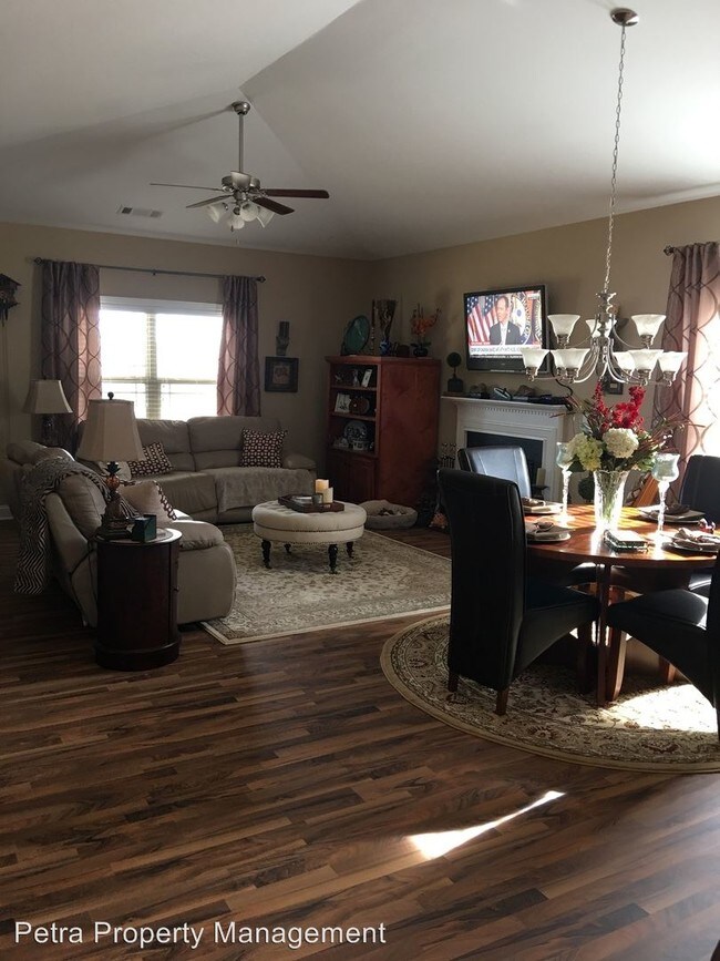 Foto del edificio - 2 br, 2 bath House - 332 Linden Hall Court