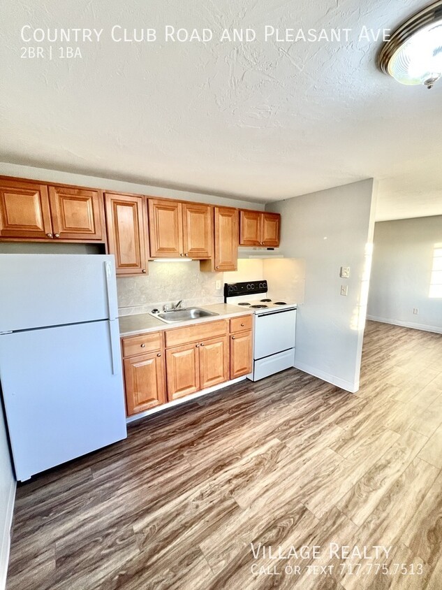 Foto principal - New Cabinets & Flooring! Large 2-bed w/ ea...