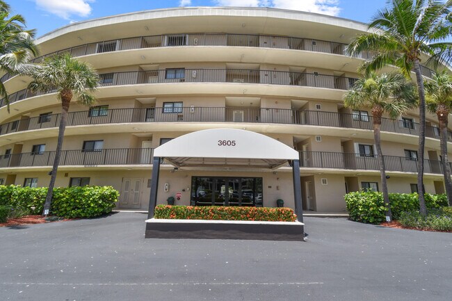 Foto del edificio - 3605 S Ocean Blvd